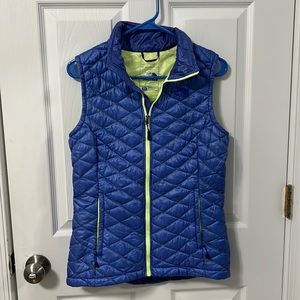 North face lightweight puffer vest